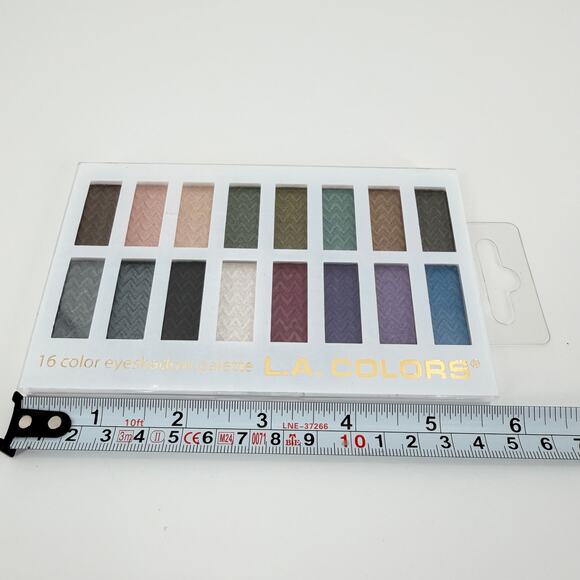 L.A. COLORS 16 Color Eyeshadow Palette NWT Shimmer & Matte Pigmented Makeup NEW - Picture 3 of 4